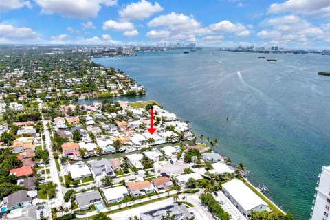 Villa ou maison à vendre à Miami, Floride: 4 chambres, 281.22 m2 № 2153207 - photo 13