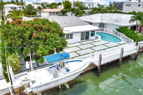 Villa ou maison à vendre à Miami, Floride: 4 chambres, 281.22 m2 № 2153207 - photo 4