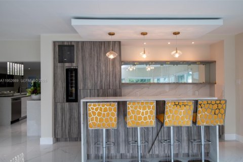 Villa ou maison à vendre à Miami, Floride: 4 chambres, 281.22 m2 № 2153207 - photo 17