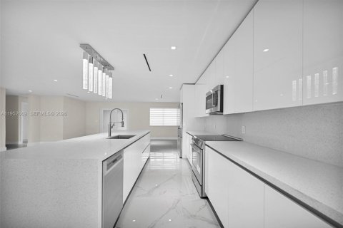 Villa ou maison à vendre à Miami, Floride: 4 chambres, 281.22 m2 № 2153207 - photo 30