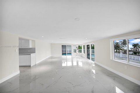 Villa ou maison à vendre à Miami, Floride: 4 chambres, 281.22 m2 № 2153207 - photo 24