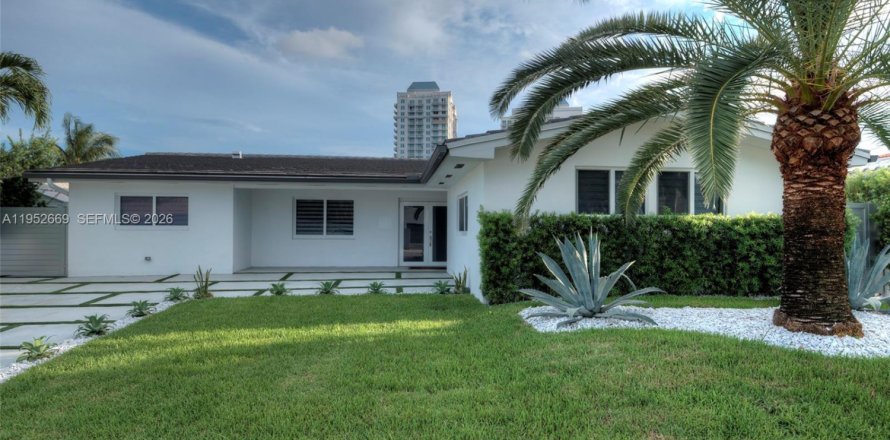 Villa ou maison à Miami, Floride 4 chambres, 281.22 m2 № 2153207