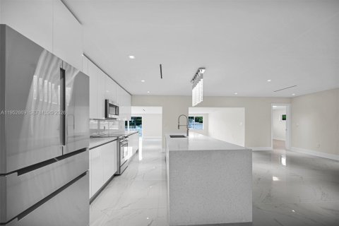 Villa ou maison à vendre à Miami, Floride: 4 chambres, 281.22 m2 № 2153207 - photo 26