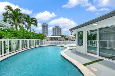 Villa ou maison à vendre à Miami, Floride: 4 chambres, 281.22 m2 № 2153207 - photo 8