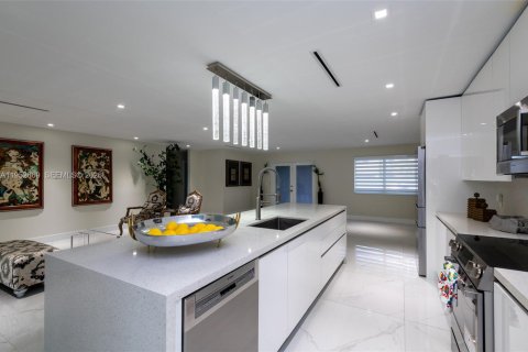 Villa ou maison à vendre à Miami, Floride: 4 chambres, 281.22 m2 № 2153207 - photo 27
