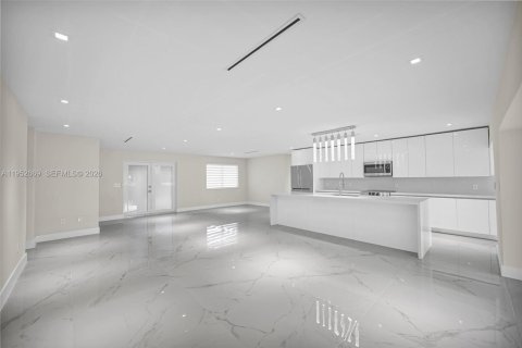 Villa ou maison à vendre à Miami, Floride: 4 chambres, 281.22 m2 № 2153207 - photo 22