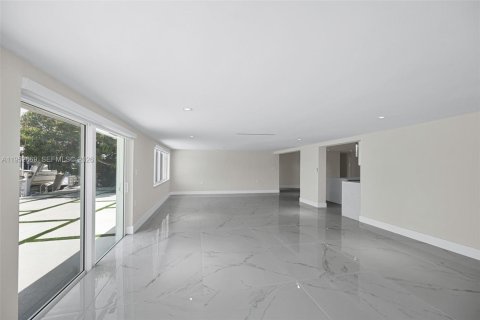 Villa ou maison à vendre à Miami, Floride: 4 chambres, 281.22 m2 № 2153207 - photo 25