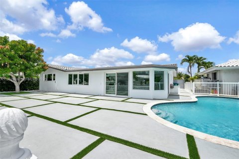 Villa ou maison à vendre à Miami, Floride: 4 chambres, 281.22 m2 № 2153207 - photo 6