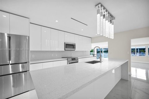 Villa ou maison à vendre à Miami, Floride: 4 chambres, 281.22 m2 № 2153207 - photo 28