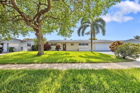 Casa en venta en Pembroke Pines, Florida, 3 dormitorios, 178.37 m2 № 1780056 - foto 15