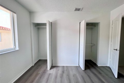 Townhouse in Hialeah, Florida 2 bedrooms, 86.4 sq.m. № 2244494 - photo 9