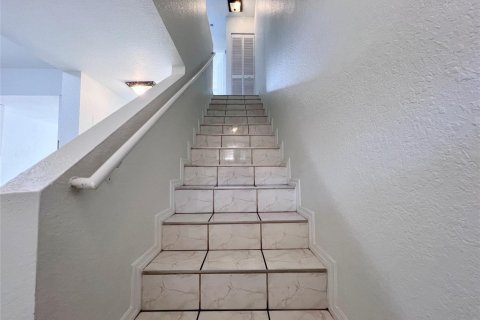 Townhouse in Hialeah, Florida 2 bedrooms, 86.4 sq.m. № 2244494 - photo 8