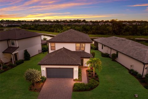 House in Lakewood Ranch, Florida 4 bedrooms, 205.13 sq.m. № 2196156