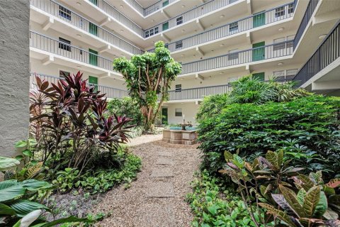 Condo in Longboat Key, Florida, 2 bedrooms  № 840705 - photo 26