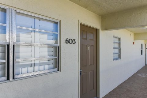 Condo in Longboat Key, Florida, 2 bedrooms  № 840705 - photo 2