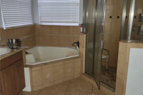 House in Longwood, Florida 4 bedrooms № 1952549 - photo 12