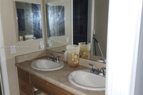 House in Longwood, Florida 4 bedrooms № 1952549 - photo 16