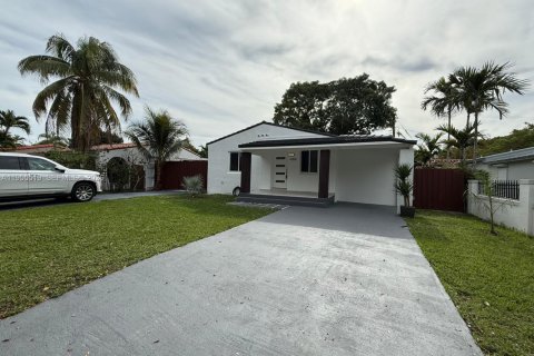 House in Miami, Florida 2 bedrooms, 71.53 sq.m. № 2020620 - photo 4