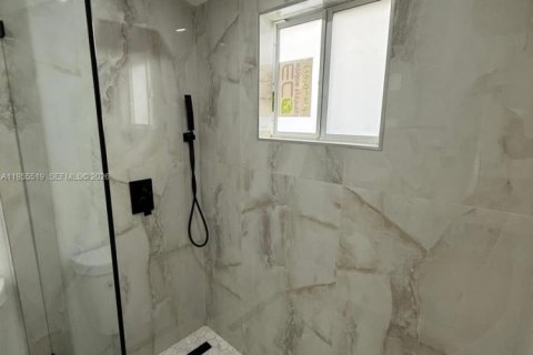 House in Miami, Florida 2 bedrooms, 71.53 sq.m. № 2020620 - photo 26