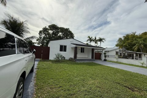 House in Miami, Florida 2 bedrooms, 71.53 sq.m. № 2020620 - photo 5