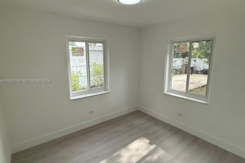 House in Miami, Florida 2 bedrooms, 71.53 sq.m. № 2020620 - photo 17