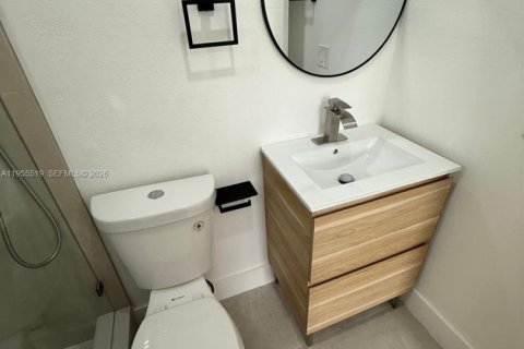 House in Miami, Florida 2 bedrooms, 71.53 sq.m. № 2020620 - photo 20