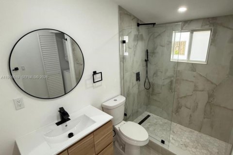 House in Miami, Florida 2 bedrooms, 71.53 sq.m. № 2020620 - photo 24