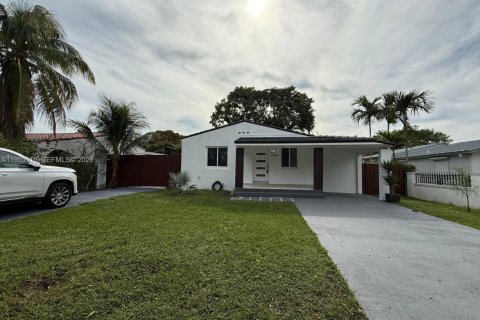 House in Miami, Florida 2 bedrooms, 71.53 sq.m. № 2020620 - photo 6