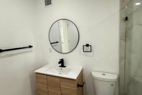 House in Miami, Florida 2 bedrooms, 71.53 sq.m. № 2020620 - photo 25