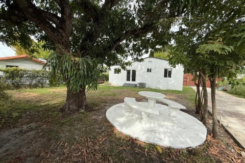 House in Miami, Florida 2 bedrooms, 71.53 sq.m. № 2020620 - photo 28