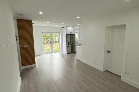 House in Miami, Florida 2 bedrooms, 71.53 sq.m. № 2020620 - photo 10