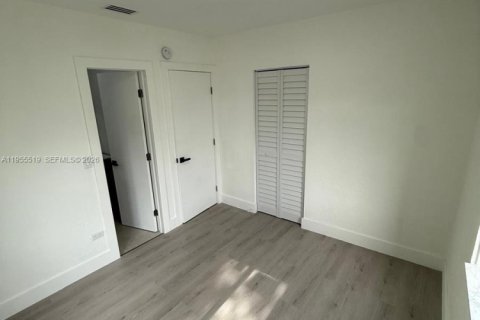 House in Miami, Florida 2 bedrooms, 71.53 sq.m. № 2020620 - photo 22