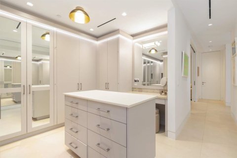 Condo in Palm Beach, Florida, 2 bedrooms  № 2369982 - photo 14