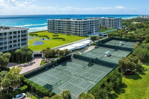 Condo in Palm Beach, Florida, 2 bedrooms  № 2369982 - photo 24