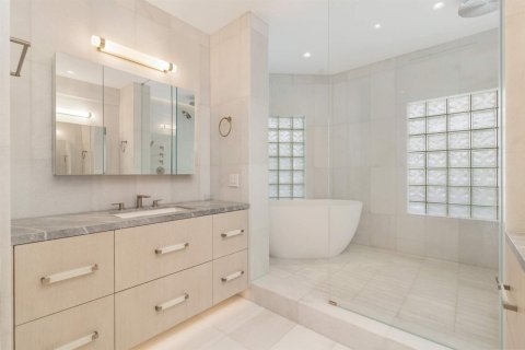 Condo in Palm Beach, Florida, 2 bedrooms  № 2369982 - photo 13