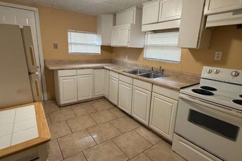 House in Orlando, Florida 5 bedrooms, 139.35 sq.m. № 2101708 - photo 26