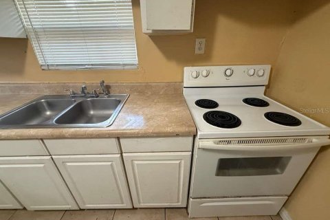 House in Orlando, Florida 5 bedrooms, 139.35 sq.m. № 2101708 - photo 23