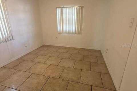 House in Orlando, Florida 5 bedrooms, 139.35 sq.m. № 2101708 - photo 18