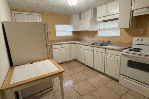 House in Orlando, Florida 5 bedrooms, 139.35 sq.m. № 2101708 - photo 24