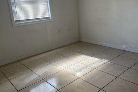 House in Orlando, Florida 5 bedrooms, 139.35 sq.m. № 2101708 - photo 20