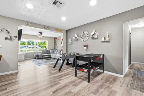 House in Palm Harbor, Florida 3 bedrooms, 141.12 sq.m. № 2273168 - photo 23