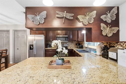 House in Palm Harbor, Florida 3 bedrooms, 141.12 sq.m. № 2273168 - photo 16