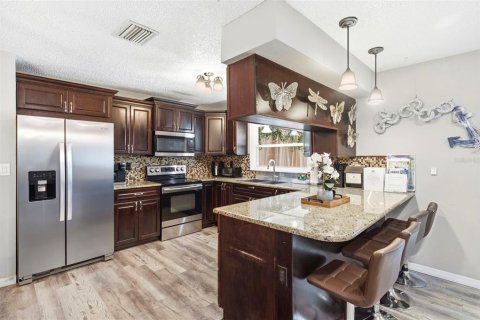 House in Palm Harbor, Florida 3 bedrooms, 141.12 sq.m. № 2273168 - photo 15