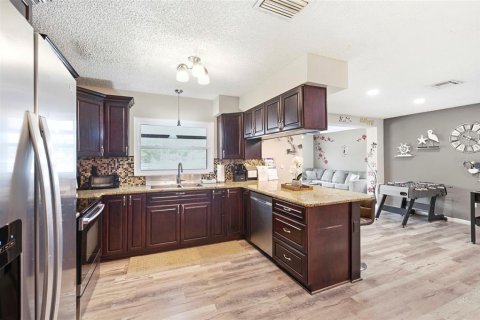 House in Palm Harbor, Florida 3 bedrooms, 141.12 sq.m. № 2273168 - photo 20