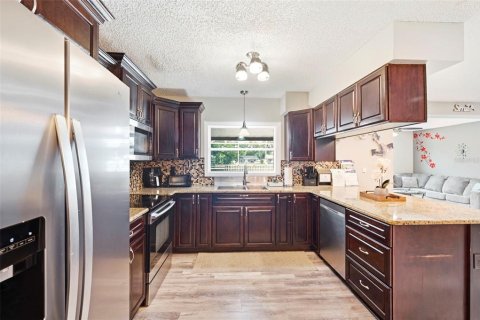 House in Palm Harbor, Florida 3 bedrooms, 141.12 sq.m. № 2273168 - photo 19