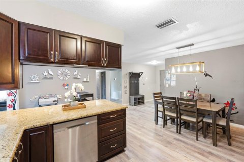 House in Palm Harbor, Florida 3 bedrooms, 141.12 sq.m. № 2273168 - photo 21