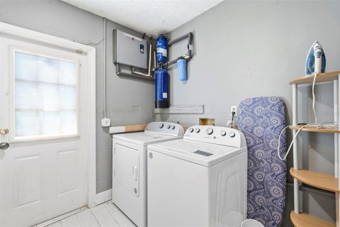 House in Palm Harbor, Florida 3 bedrooms, 141.12 sq.m. № 2273168 - photo 9