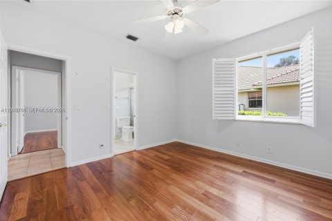 Villa ou maison à vendre à Weston, Floride: 5 chambres, 354.52 m2 № 2397138 - photo 28