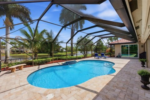 Villa ou maison à vendre à Weston, Floride: 5 chambres, 354.52 m2 № 2397138 - photo 2