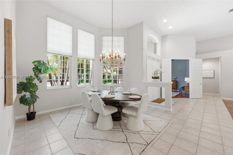 Villa ou maison à vendre à Weston, Floride: 5 chambres, 354.52 m2 № 2397138 - photo 11